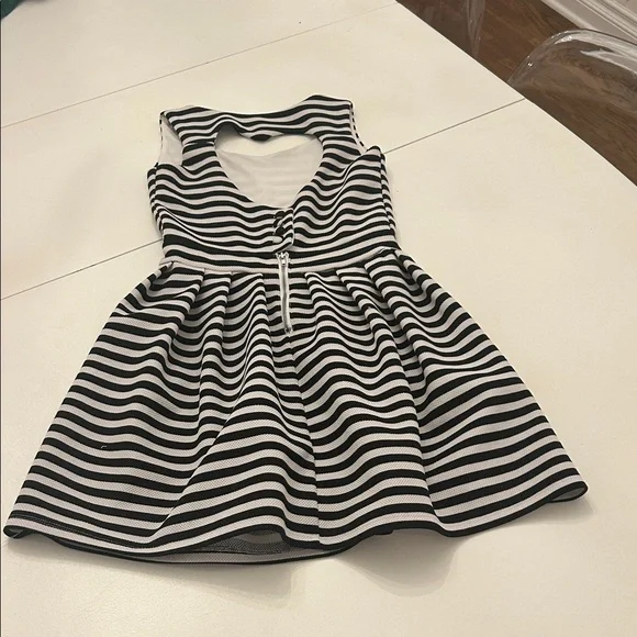 Chic Striped Kids Dress in Black and White - Picture 3 of 4